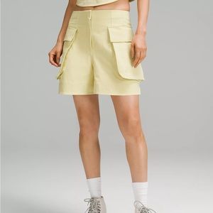 NWT Lululemon Relaxed-Fit Super-High-Rise Cargo Short 4" size 8 finch yellow